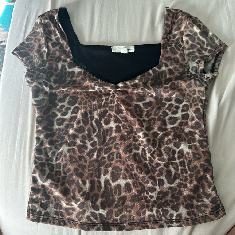 Chic Leopard Print V-Neck Blouse